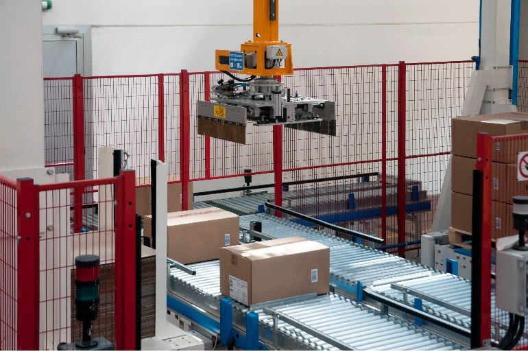 Robot packaging plant